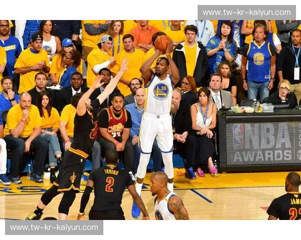 决战金州：骑士与勇士的巅峰对决，谁能问鼎？